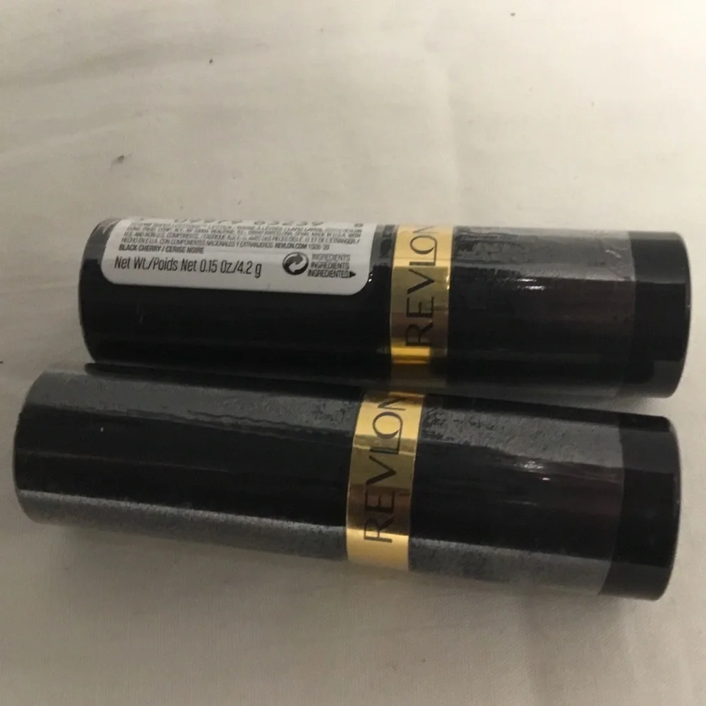 Set of 2 brand new Revlon lipsticks
